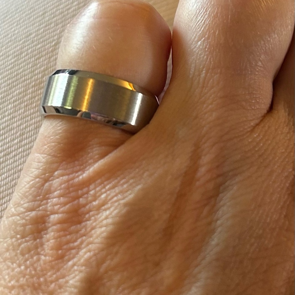 Men’s Simple Steel Band Ring. Size 6. NWOT